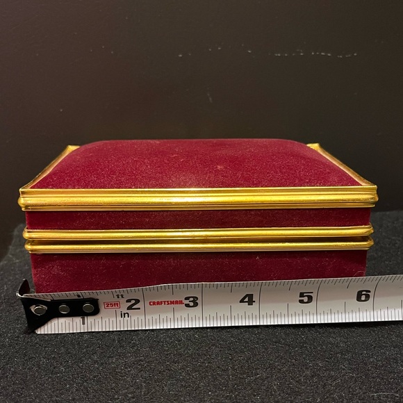 Vintage Red Velvet Musical Jewelry Box with Gold Trim - Picture 11 of 15